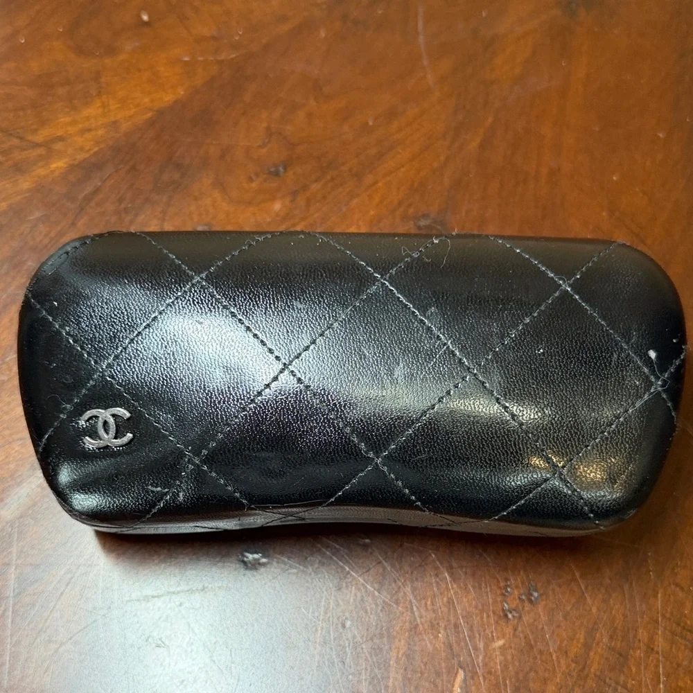 CHANEL Tortoise Shell‎ Sunglasses with Black Case
